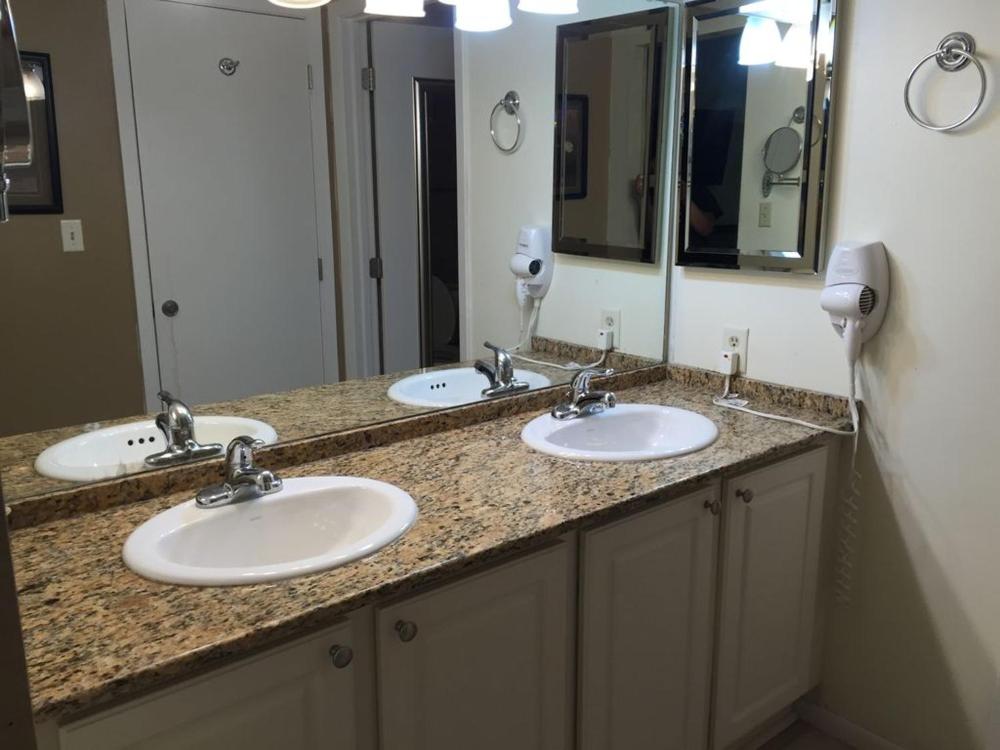 Edgewater Beautiful 2 bedroom 2 bath!